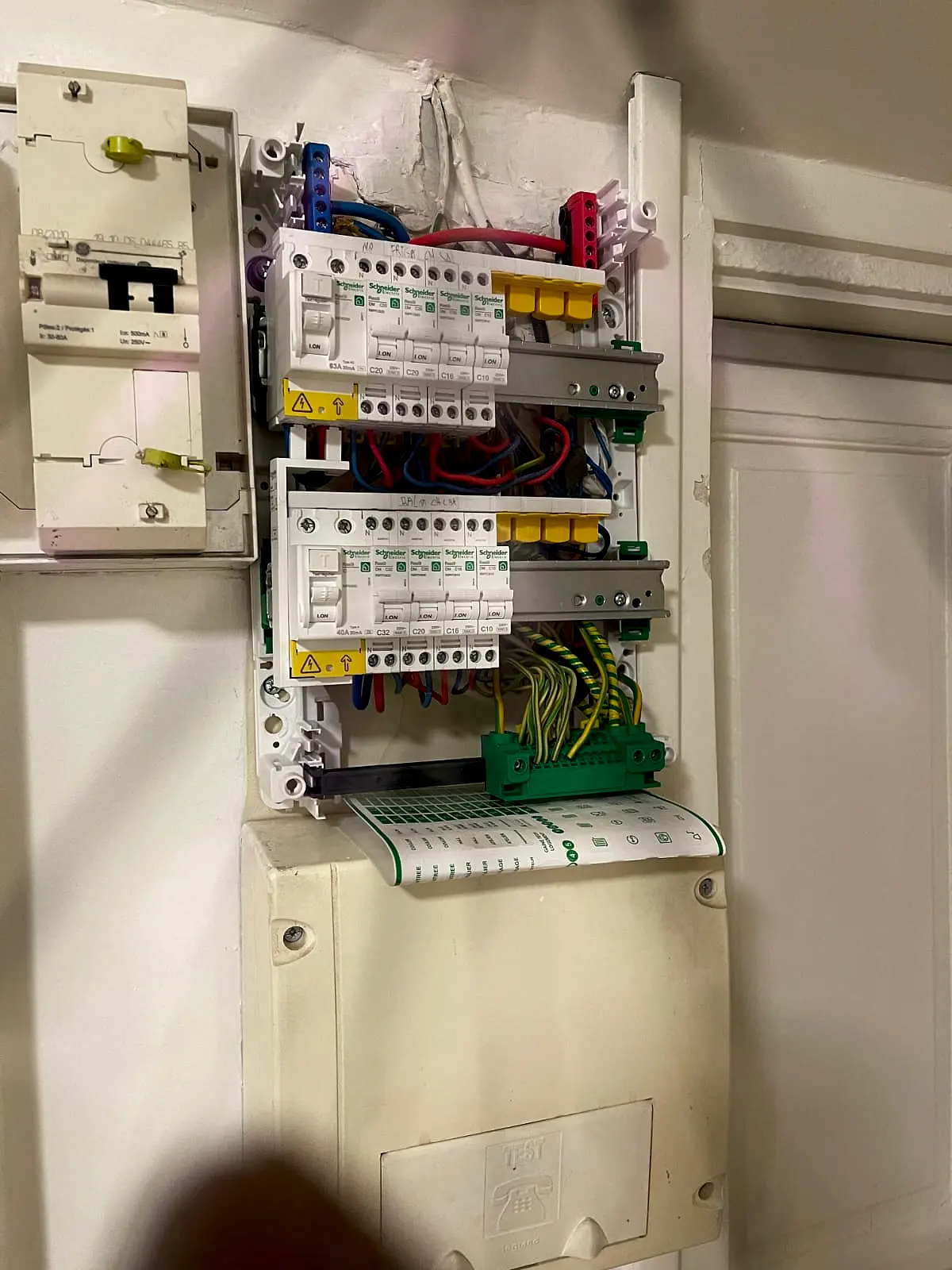 Tableau électrique neuf aux normes après intervention BAT-ELECTRIQUE